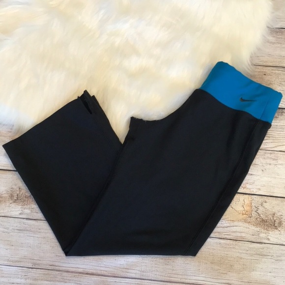 Nike Pants - 🔴 5/$20 Nike FitDry Athletic Pants Capri XS